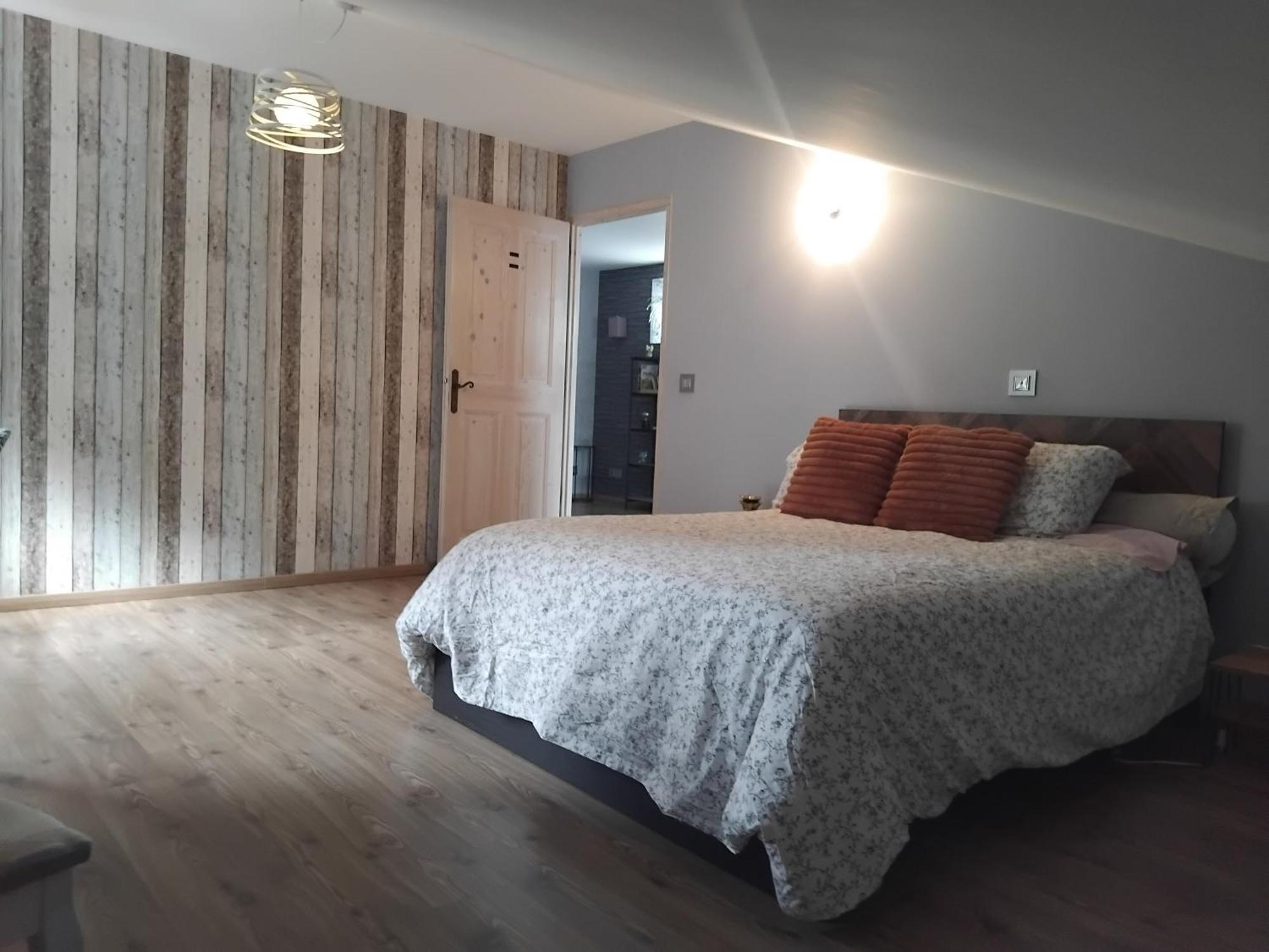 Au Pied Des Montagnes. Apartment Saint-Jean-de-Maurienne Luaran gambar